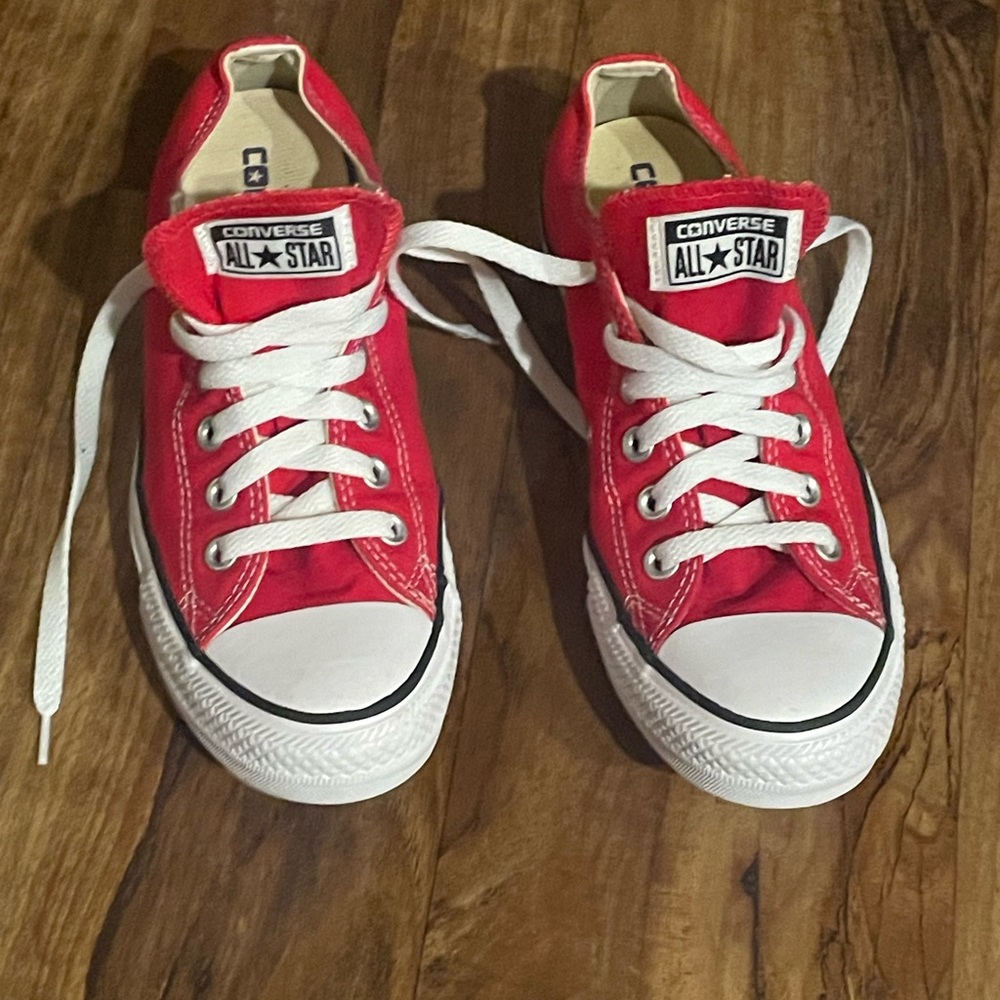 Women’s Converse / Chuck Taylor Red